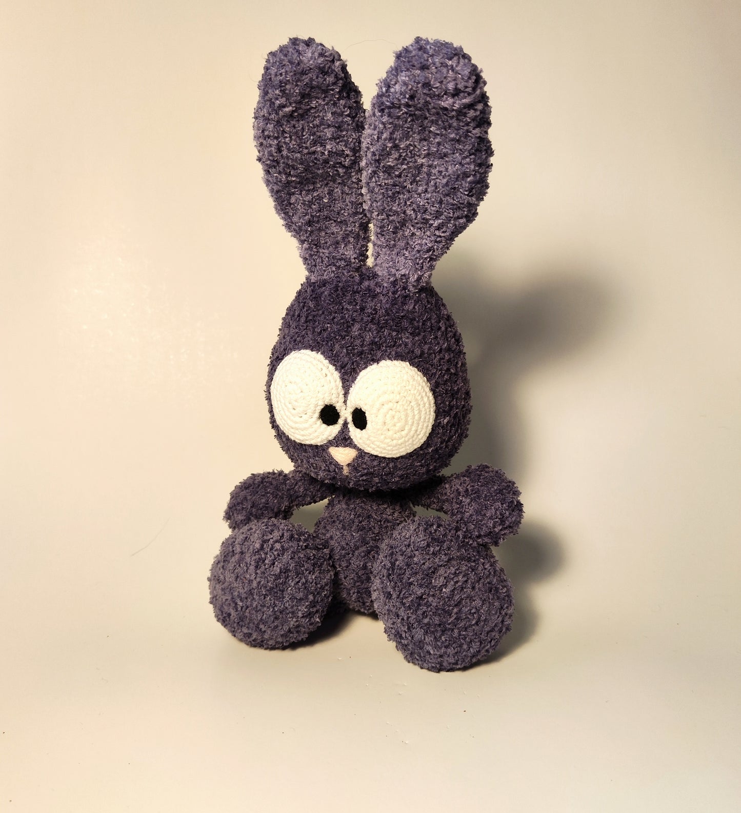 Kaninchenhase Flauschiges handgefertigtes Amigurumi Gehäkeltes Spielzeug für Spiele