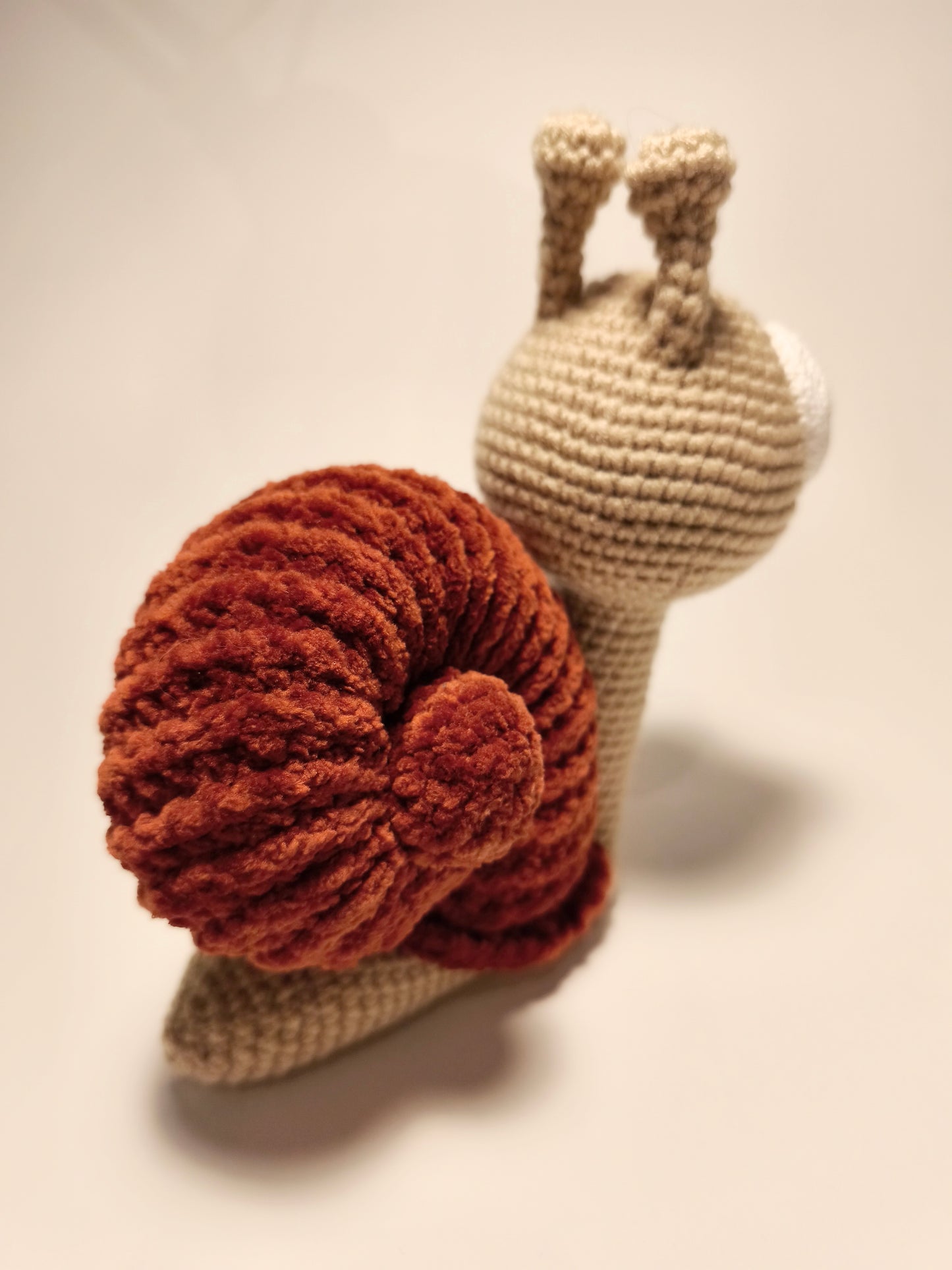 Jouet en crochet Amigurumi fait main en forme d'escargot pour les jeux