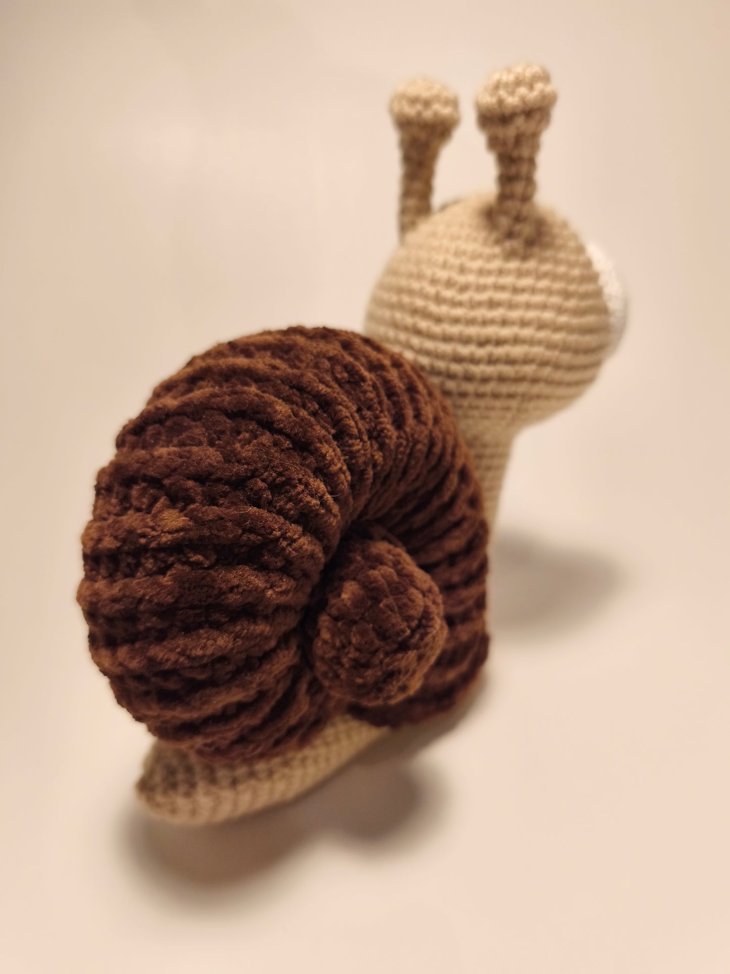 Jouet en crochet Amigurumi fait main en forme d'escargot pour les jeux